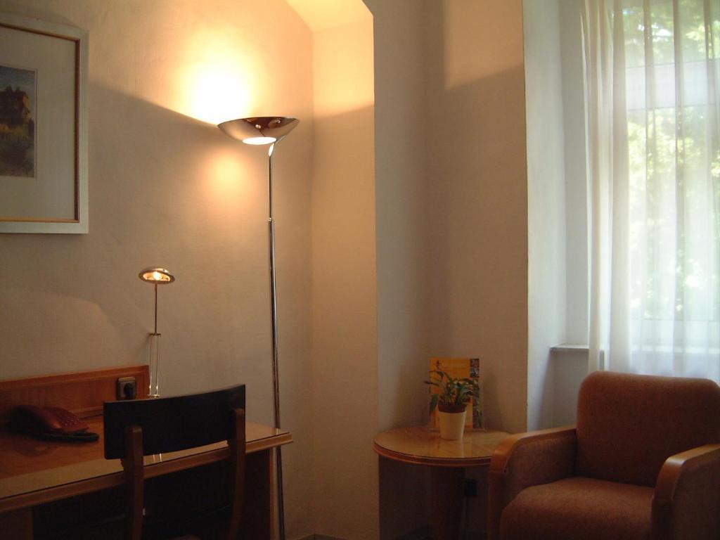 Hotel Restaurant Toscana Naumburg Habitación foto